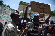 Des manifestants à Port-au-Prince, le 24 août 2018 après un appel à la mobilisation lancé sur les réseaux sociaux pour dénoncer la corruption et la gestion opaque des fonds prêtés à Haïti par le Venez
