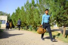 Un Afghan qui rentre d'Iran arrive dans la province de Herat en Afghanistan, le 4 août 2018