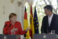 La chancelière allemande ANgela Merkel et le chef du gouvernement espagnol Pedro Sanchez à Sanlucar de Barrameda, en Andalousie, en Espagne, le 11 août 2018