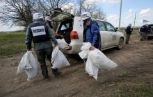 Des observateurs de l'OSCE à Lougansk, dans l'Est séparatiste prorusse de l'Ukraine, le 25 avril 2017