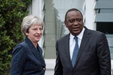 La première ministre britannique Theresa May au côté du président kényan Uhuru Kenyatta à Nairobi, le 30 août 2018