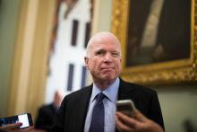 John McCain était l'un des sénateurs américains les plus disponibles avec la presse, tour à tour sarcastique et volcanique (photo du 23 mars 2017)