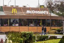 McDonald's annonce avoir décelé lors d'un contrôle interne la présence de listeria dans une salade "Chicken Caesar"