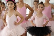 Des fillettes libanaises lors d'un cours de ballet dan le centre culturel russe d'Aley, à l'est de Beyrouth, le 5 juillet 2018