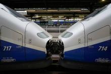 Deux motrices de TGV accouplées, le 15 février 2018 à la gare de Lyon à Paris