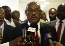 Le ministre soudanais des Affaires étrangères Al-Dirdiry Ahmed, parle à la presse à Khartoum, le 28 août 2018