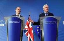 Le négociateur de l'UE Michel Barnier (à droite) et son homologue britannique Dominic Raab donnent une conférence de presse le 21 août 2018 à Bruxelles