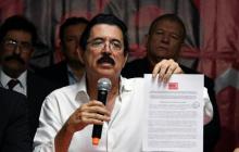 L'ancien président Manuel Zelaya et coordonnateur de l'Alliance de l'opposition contre la dictature, demande la démission du président Hernandez lors d'une conférence de presse, le 14 août 2018 à Tegu