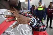 Des réfugiés du navire humanitaire Aquarius arrivent à l'aéroport de Roissy-Charles-de-Gaulle, au nord de Paris, le 30 août 2018