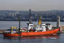 L'Aquarius armé par les ONG SOS-Mediterranée et MSF arrive dans le port de Marseille pour une opération de mantenance, le 29 juin 2018.