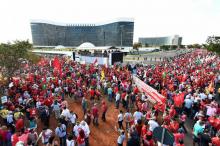 Les soutiens de l'ancien président Luiz Inacio Lula da Silva sont rassemblés devant la Cour électorale suprême à Brasilia le 15 août 2018
