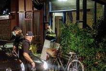 Des policiers au domicile d'un suspect à Rotterdam le 27 septembre 2018. Le parquet a annoncé l'arrestation de sept hommes soupçonnés de préparer un attentat "majeur" aux Pays-Bas.