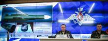 Le porte-parole du ministère russe de la Défense Igor Konachenkov (D) et le chef du département des missiles, le général Nikolaï Parchine (G), lors d'une conférence de presse le 17 septembre à Moscou