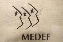 Logo du Medef, photographié au siège du syndicat patronal à Paris, le 28 mars 2017