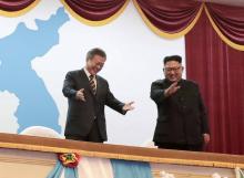 Le président sud-coréen Moon Jae-in et son homologue nord-coréen Kim Jong Un à Pyongyang, le 18 septembre 2018