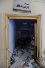Photo prise le 8 septembre 2018 montrant des dégâts dans un hôpital à la suite d'une frappe aérienne dans la ville de Hass, dans la sud de la province d'Idleb, dans le nord-ouest de la Syrie