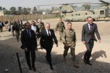 Le secrétaire à la Défense américain Jim Mattis (deuxième à partir de la gauche) arrive à la mission de l'Otan Resolute Support à Kaboul le vendredi 7 septembre 2018