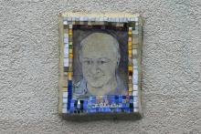 Portrait de Georges Wolinski sur le mur d'une rue de Paris, le 05 janvier 2016
