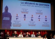 Lancement par le ministre de l'Intérieur Gérard Collomb (c) de la "police de sécurité du quotidien" (PSQ), le 8 février 2018 à Paris
