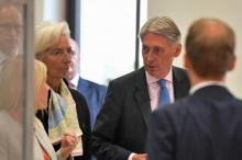 Le ministre britannique des Finances Philip Hammond (d) et la directrice générale du FMI Christine Lagarde, le 17 septembre 2018 à Londres