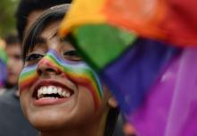 Photo archive du 24 juin 2018 montrant une militante indienne LGBT prenant part à une marche des fiertés à Chennai dans l'Etat du Tamil Nadu