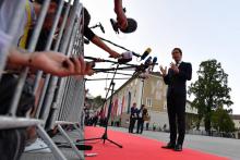 Le chancelier autrichien Sebastian Kurz, hôte du sommet européen informel de Salzbourg, s'adresse aux journalistes au début de la réunion, le 19 septembre 2018.