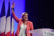 Marine Le Pen à la tribune lors de la Fête du drapeau du RN, le 23 septembre 2018 à Mantes-la-Ville