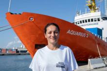 Sophie Beau, directrice générale de l'ONG SOS Méditerranée, devant le navire Aquarius 2, le 6 septembre 2018 à Marseille