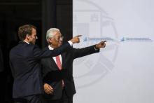 Le Premier ministre du Portugal, Antonio Costa (à droite) avec le président français Emmanuel Macron le 27 juillet 2018 à Lisbonne