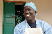 Le Dr Evan Atar Adaha, chirurgien sud-soudanais, le 10 octobre 2011 à Kurmuka, au Soudan