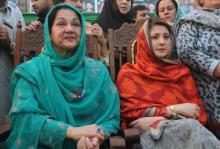 Maryam Nawaz (G), épouse de l'ancien Premier ministre pakistanais Nawaz Sharif, à Lahore le 4 mai 2013