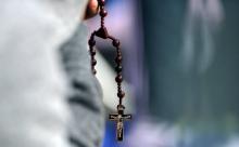 Une enquête des services du procureur de Pennsylvanie publiée le 14 août 2018 a mis au jour des abus sexuels perpétrés par plus de 300 "prêtres prédateurs" et couverts par l'église catholique de cet E