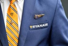 Un personnel de cabine de Ryanair, également syndicaliste, arrie pour une conférence de presse des syndicats de Ryanair à Bruxelles le 13 septembre 2018.