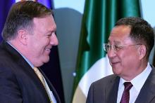 Le chef de la diplomatie américaine Mike Pompeo et le ministre nord-coréen des Affaires étrangères Ri Yong Ho, lors d'une précédente rencontre à Singapour le 4 août 2018.