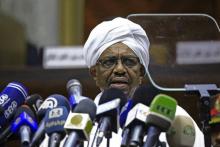 Le président soudanais Omar el-Béchir lors d'un discours devant les députés du parti du Congrès national, le 2 avril 2018 à Khartoum