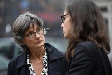 Agnès Meric (g), la mère de Clément Méric et son avocate Cosima Ouhioun, au tribunal de Paris le 4 septembre 2018