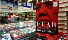 Le nouveau livre de Bob Woodward, "Fear", dans un supermarché Costco à Alhambra, en Californie, le 11 septembre 2018