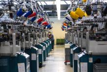 Une ligne de production de chaussettes Kindy, le 18 septembre 2018 à l'usine de Moliens