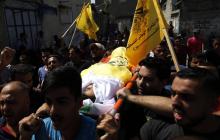 Des Palestiniens aux funérailles d'un garçon de 12 ans tué par des tirs israéliens lors d'affrontements à la frontière entre la bande de Gaza et Israël, le 15 septembre 2018