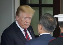 Donald Trump discute avec le président sud-coréen Moon Jae-in à la Maison Blanche à Washington, le 22 mai 2018
