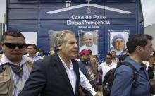 Le secrétaire général de l'Organisation des Etats d'Amérique (OEA), l'Uruguayen Luis Almagro (centre), lors d'une visite à Cucuta, en Colombie, à la frontière avec le Venezuela, le 14 septembre 2018
