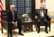 Le président américain Donald Trump (G) et son homologue palestinien Mahmoud Abbas, le 23 mai 2017 à Béthléem, en Cisjordanie occupée