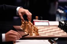 L'échiquier lors d'une partie entre le Norvégien Magnus Carlsen et le Russe Sergueï Kariakine à New York le 11 novembre 2016.