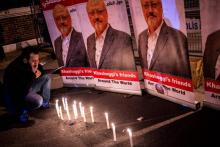 Veillée à la mémoire du journaliste saoudien Jamal Khashoggi lors d'un rassemblement devant le consulat d'Arabie saoudite, le 25 octobre 2018 à Istanbul, en Turquie