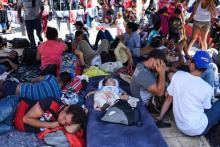 Des Honduriens en marche vers les Etats-Unis se reposent dans la ville de Huitxla, dans le sud du Mexique, le 22 octobre 2018
