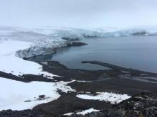 Le glacier Collins dont la masse a fondu depuis dix ans, le 2 février 2018 sur l'île du Roi-George, en Antarctique