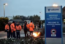 Des salariés d'Ascoval à Saint-Saulve bloquent les accès au site de Vallourec, le 26 octobre 2018 à Aulnoye-Aymeries, dans le Nord