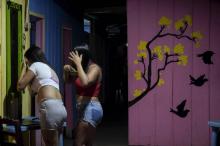 Patricia et Alejandra, deux Vénézuéliennes qui ont fui en Colombie, se prostituent pour survivre, le 11 octobre 2018 à Calamar