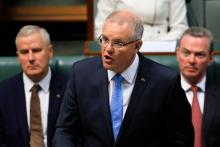 Le Premier ministre australien Scott Morrison (c) au Parlement à Canberra le 22 octobre 2018