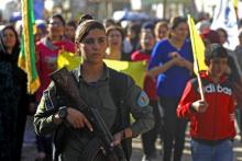 Des Kurdes de Syrie manifestent le 31 octobre 2018 dans la ville de Qamichli pour protester contre les bombardements turcs sur des positions d'une milice kurde dans le nord de la Syrie